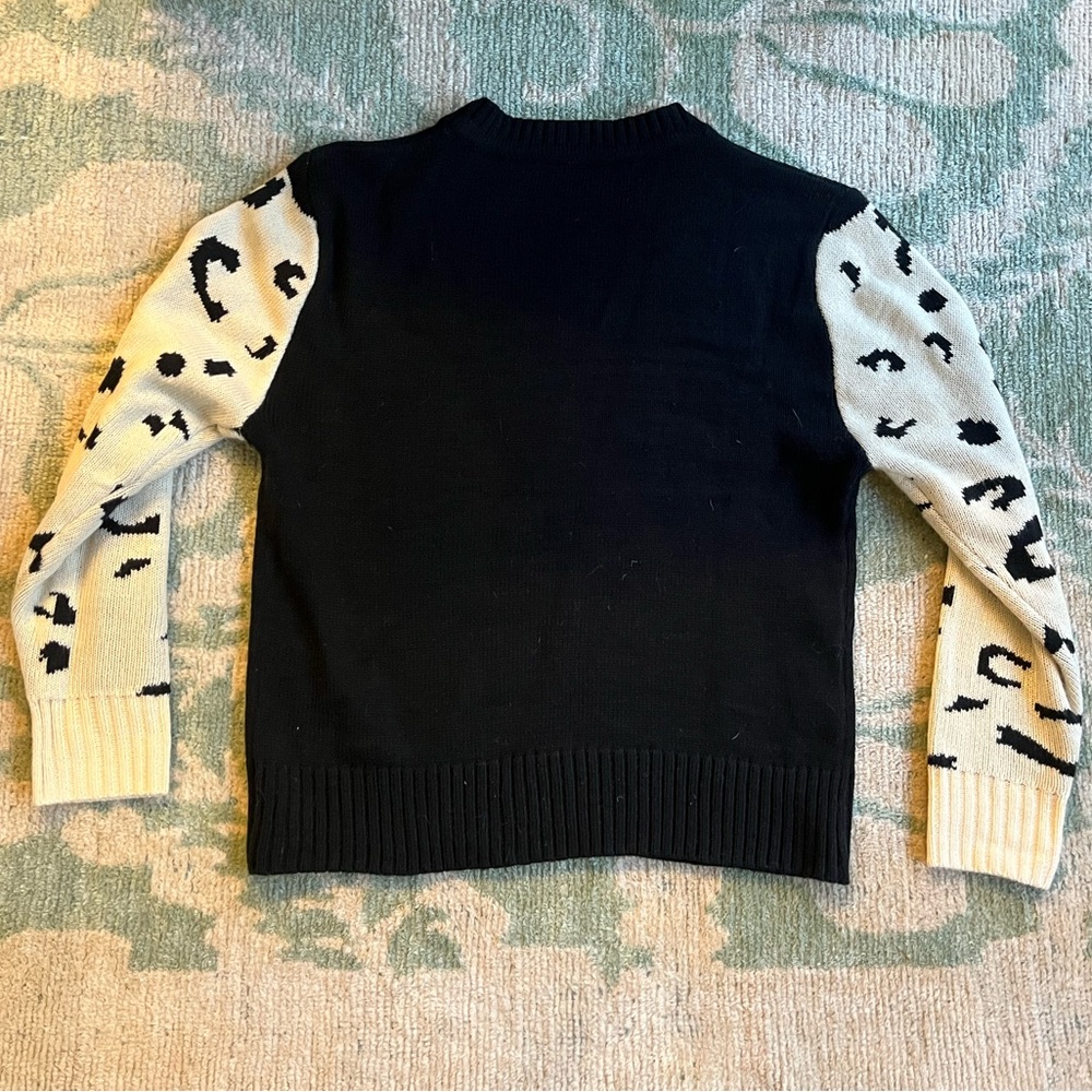 American Vintage sweater. Adorable tiger design. High quality and nice fit.